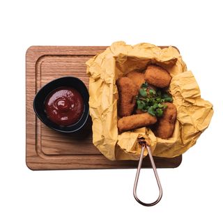 Курячі нагетси з соусом (4/6 шт)