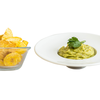 Guacamole con chips de plátano macho