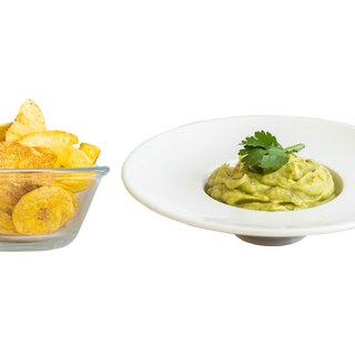 Guacamole con chips de plátano macho