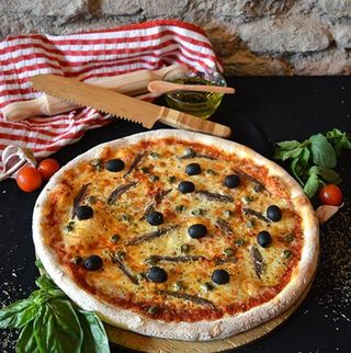 Pizza Alla Puttanesca Mediana (35 cm.)