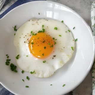 1 Œufs Au Plat + 3 Accompagnements