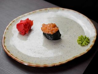 Гункани з лососем (65g)