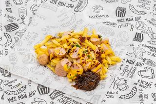 Brats з сирним соусом