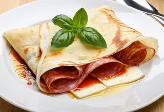 Naleśnik z salami