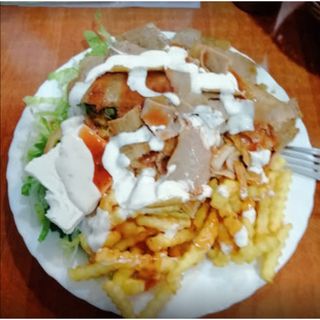 Plato Kebab con Arroz y Patatas