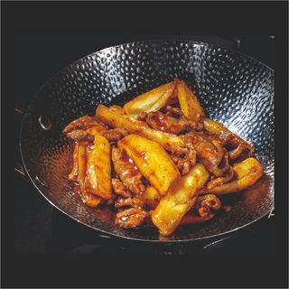 122 ternera con patatas y salsa picante