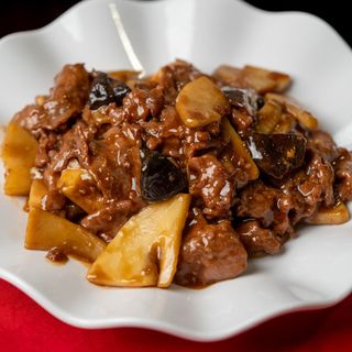 71. Ternera con bambú y setas