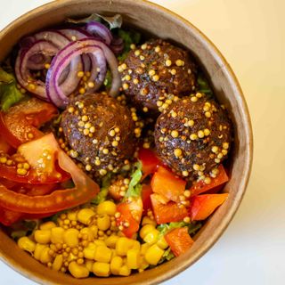 Салат з фалафелем (240г)