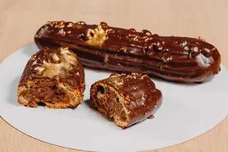 Mini ecler cu crema de ciocolata