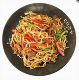 173b. Tallarines yakisoba con ternera