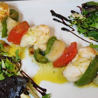 BROCHETA DE RAPE FRESCO