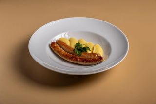 Куриные колбаски с картофельным пюре