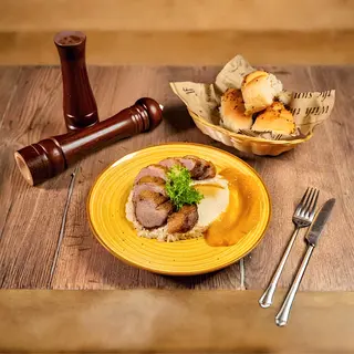 Piept de raţă cu orez şi sos de ananas