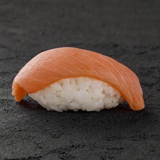 Нігірі з копченим лососем (40г)
