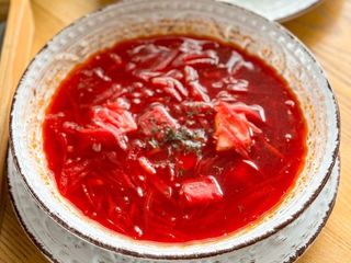 Barszcz ukraiński z kurchakem i kwaśną śmietaną