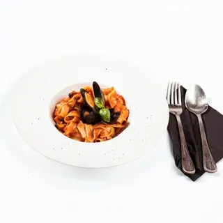 Fettuccine cu fructe de mare si sos rosu