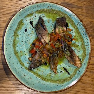 Скумбрія з овочами