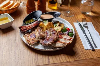 Platou Mix grill - Preparat recomandat pentru două persoane