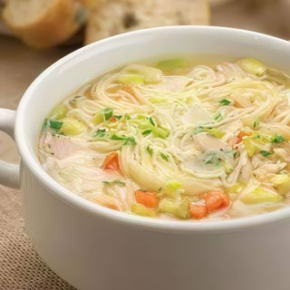 9b. Sopa de fideos chinos con pollo