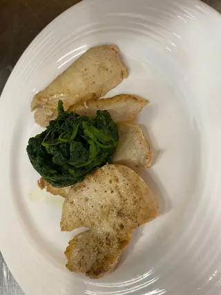 Tagliata di pollo con spinaci