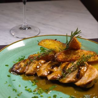 Tagliata di pollo con contorno