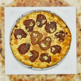 Pizza sa  goveđom pršutom