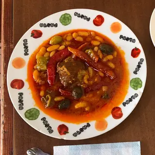 Haricots blancs au Boeuf avec des variantes 