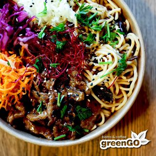 Poke Go z wołowiną