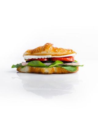Круассан сэндвич с индейкой 