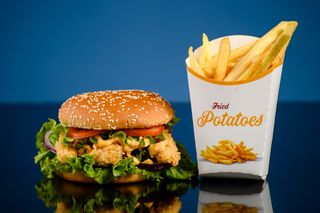 Meniu burger crispy cu cartofi prajiti