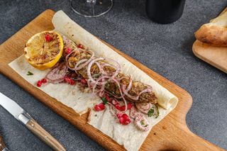  საქონლის ქაბაბი სულგუნით