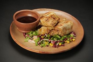 Pržena tortilja s BBQ trganim mesom