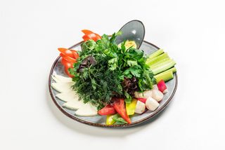 Овощное плато с хумусом