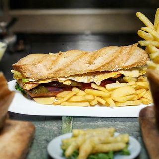 Serranito Especial De Pollo Empanado