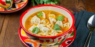 пельмени на мясном бульоне