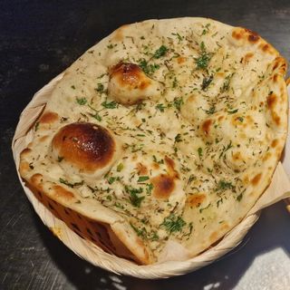 Naan de ajo y perejil 