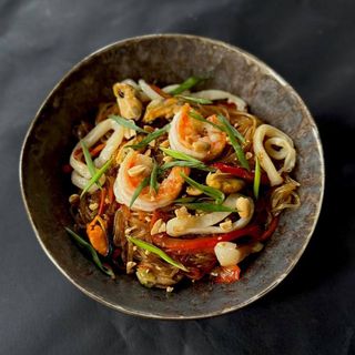 Локшина фунчоза з морепродуктами в устрічному соусі (250 г)