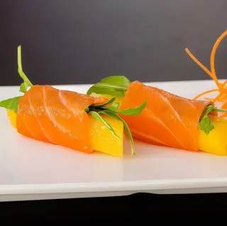 95. Rollito De Salmón (2 Uds.)
