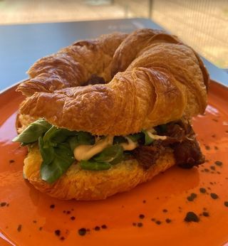 Croissant De Rabo De Toro
