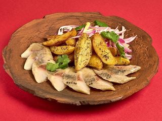 Оселедець із картоплею та маринованою цибулею (250g)