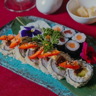 Maki variado de atún y salmón 