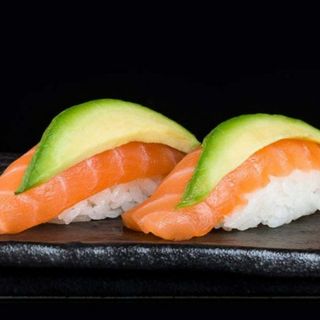 280.nigiri salmone avocado (2pz)手握三文鱼牛油果