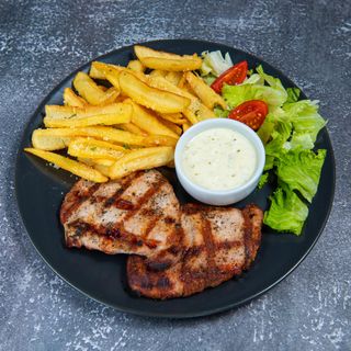 Cotlet la Grill în sos de Brânzeturi cu Cartofi Aromatizați