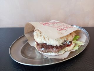 Punjena pljeskavica 250 gr