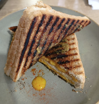 Sándwich Dijon Deluxe