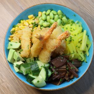 Sushi bowl krewetka w tempurze