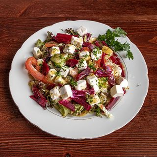 Sałatka z pieczonym burakiem i fetą