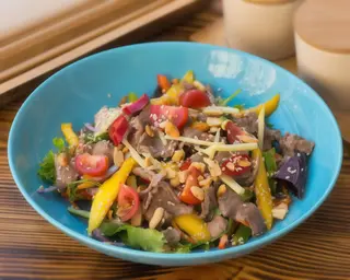 Салат з яловичиною та манго (300г)