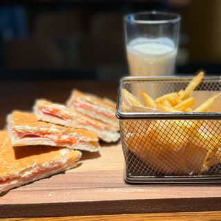 TOST sa suvim vratom&kajmakom