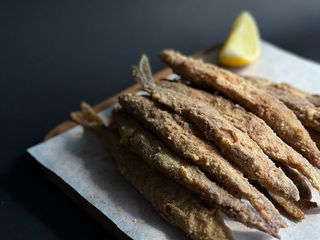 Корюшка з соусом тартар